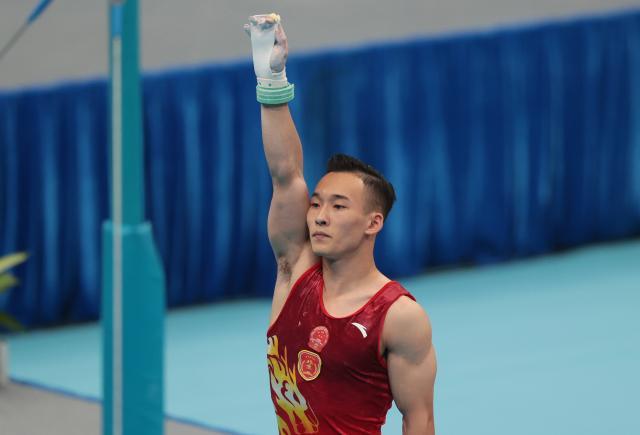 芒果体育官网-肖若腾险胜张博恒摘全能金牌 男队00后新秀亮眼