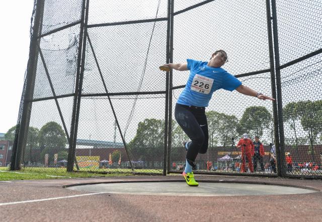 女子铁饼仅一人晋级 山东姑娘冯彬出局后流泪不甘